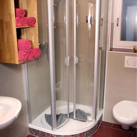 Neulen בית הארחה רוסט