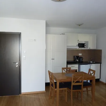 Neulen בית הארחה רוסט